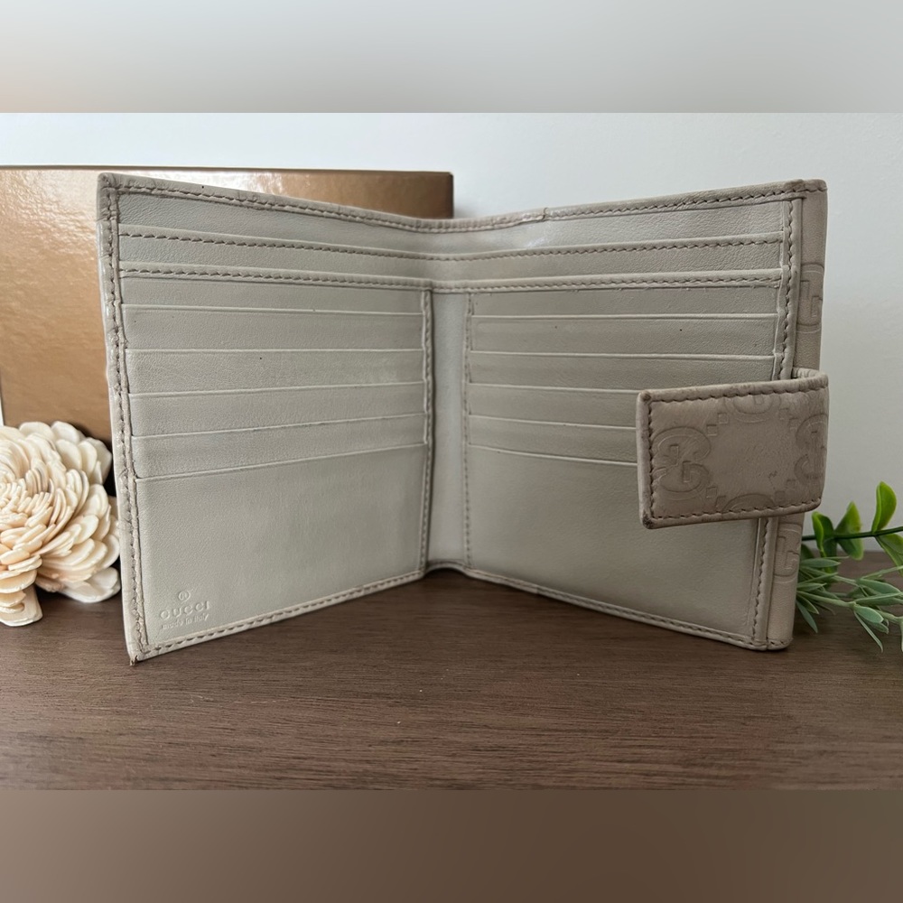 Gucci Short wallet w/box and paperwork! - Picture 10 of 14